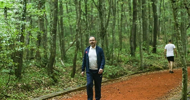 Bakan Kasapoğlu'ndan gençlere mesaj: "Spor, hayatınızdan hiç eksik olmasın"