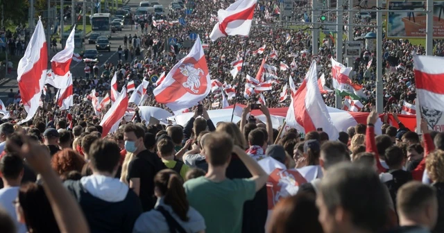 Belarus’taki protestolarda gözaltı sayısı 400’ü aştı