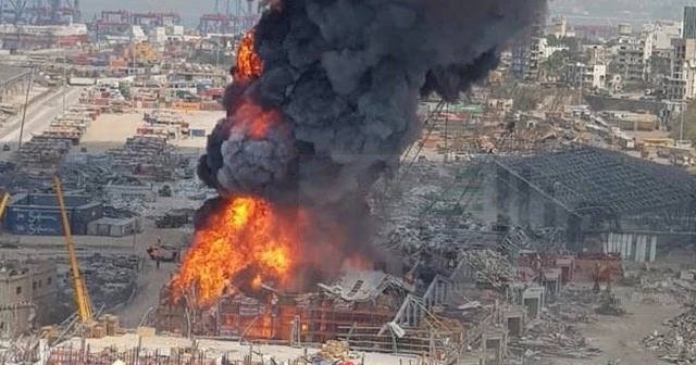 Beyrut Limanı&#039;ndaki yangın hala söndürülemedi