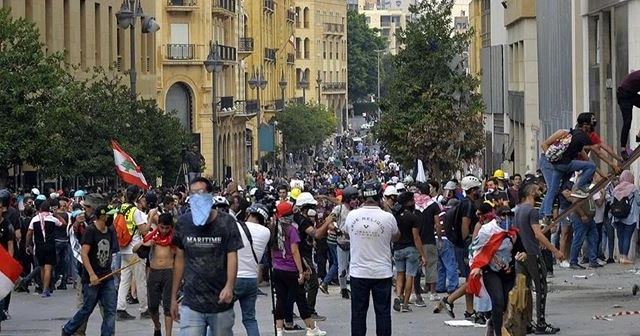 Beyrut'ta güvenlik güçleri protestoculara müdahale etti