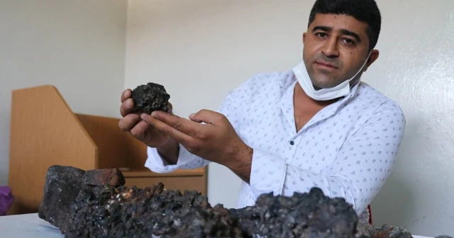 Boş arazide bulduğu esrarengiz taşlara değer biçemiyor