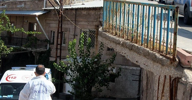 Bunalıma giren şahıs kendini astı