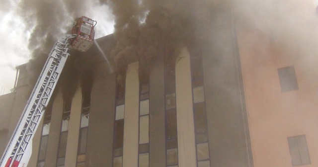Bursa&#039;da mobilya fabrikasında çıkan yangın 2,5 saatte söndürüldü