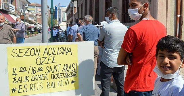 Çarşı ortasında 5 bin kişiye bedava balık ekmek dağıttı
