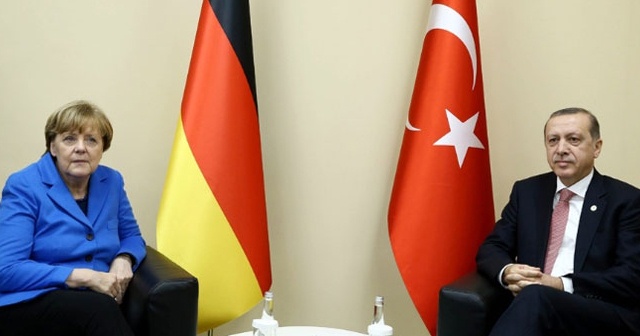 Cumhurbaşkanı Erdoğan, Merkel ile Doğu Akdeniz&#039;i görüştü