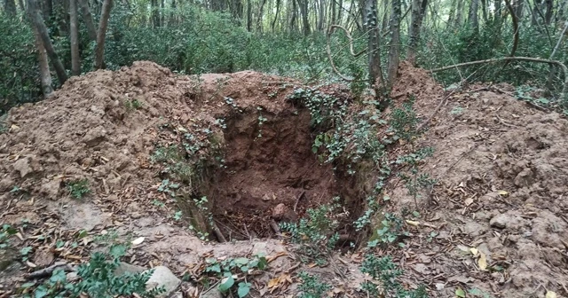 Definecilerin eski mezarlara dadanmasına mahalleli tepki gösterdi
