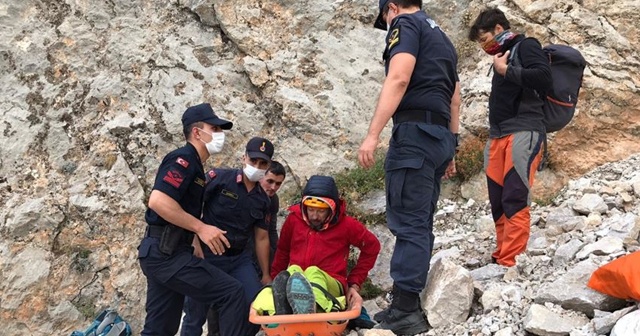 Demirkazık Dağı&#039;nda ayak bileği kırılan Ukraynalı dağcı kurtarıldı