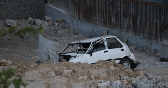 Dere yatağına uçan otomobilden sağ çıktı