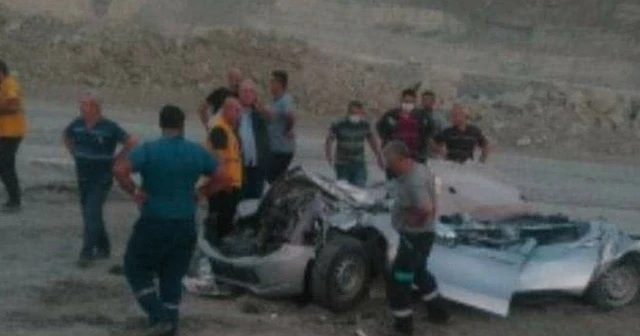 Dev kamyon pikabı kağıt gibi ezdi