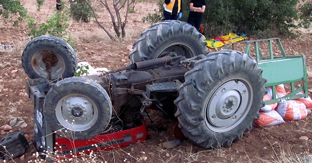 Devrilen traktörün altında kalan bir kişi hayatını kaybetti