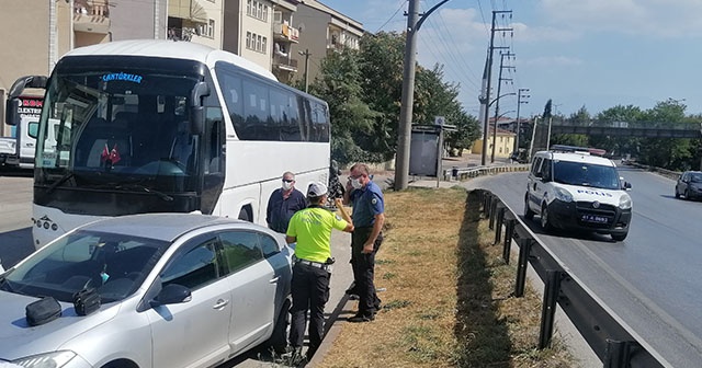 Direksiyon başında kalp krizi geçiren sürücü yaralandı