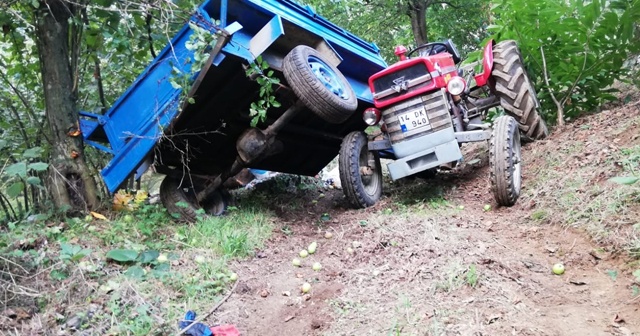 Düzce&#039;de tarım işçilerini taşıyan traktör devrildi: 4 yaralı