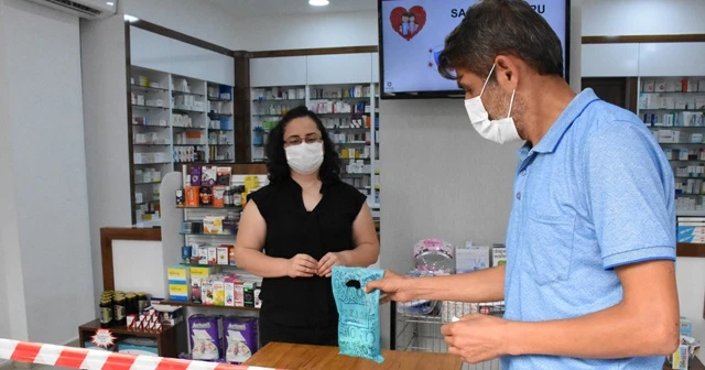Eczanelerde temas ve bulaş riskini azaltacak cihaz tasarladı