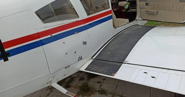 Evinin üstünde uçuş yapan uçağa defalarca ateş etti
