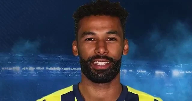 Fenerbahçe, Nazım Sangare'yi renklerine bağladı