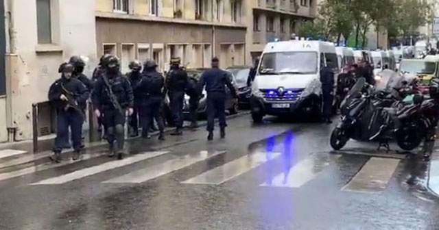 Charlie Hebdo’nun eski binasının bulunduğu bölgede bıçaklı saldırı