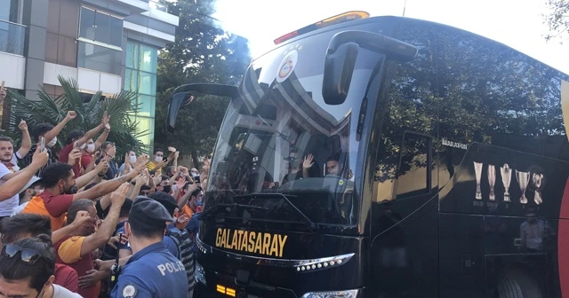 Galatasaray derbi için yola çıktı