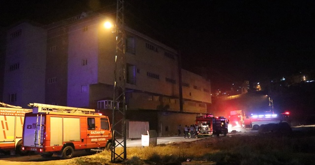 Gaziantep&#039;te ayakkabı fabrikasında yangın