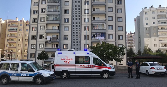 Genç şahıs apartman boşluğunda kendini asarak intihar etti