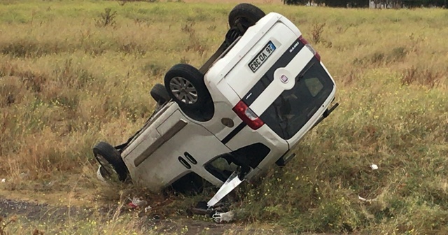 Hafif ticari araç ile otomobil çarpıştı: 1 ölü, 3 yaralı