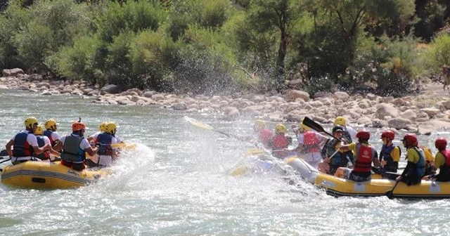 Hakkari'nin Zap Deresi'nde rafting heyecanı