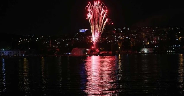 Haliç&#039;te Preveze Deniz Zaferi için hologram gösterisi düzenledi