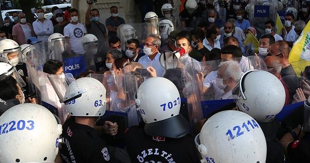 HDP&#039;nin Şanlıurfa&#039;daki izinsiz yürüyüşünde 5 kişi gözaltına alındı