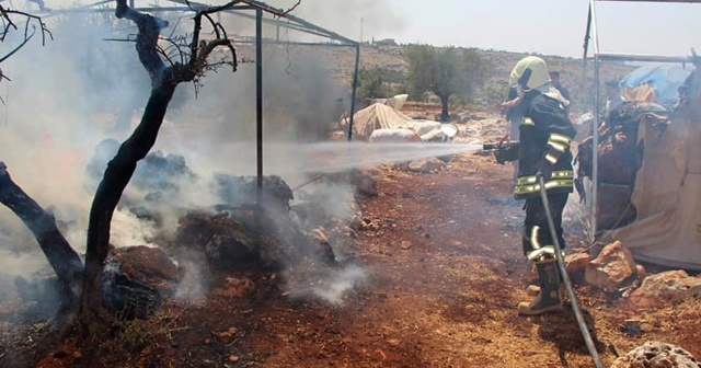 İdlib&#039;te mülteci kampında yangın: 3 ölü