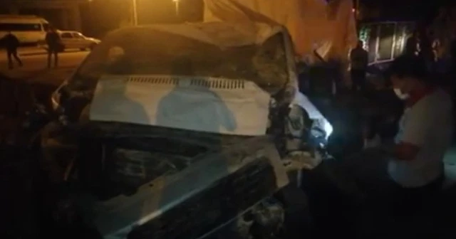 Iğdır'da filyasyon ekibinin taşındığı minibüs kaza yaptı: 3 yaralı