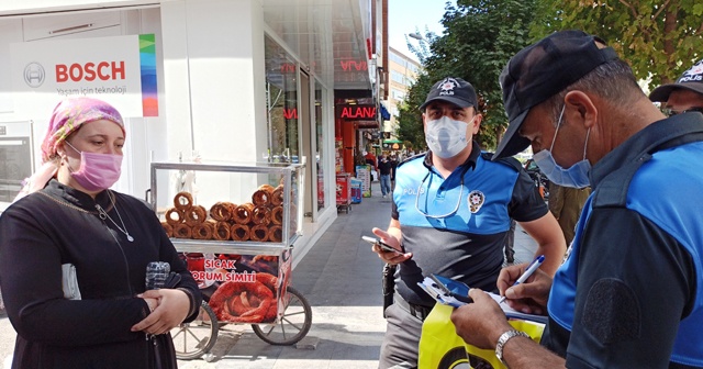 İkinci kez maske kuralını ihlal eden kadından polise pişkin sözler