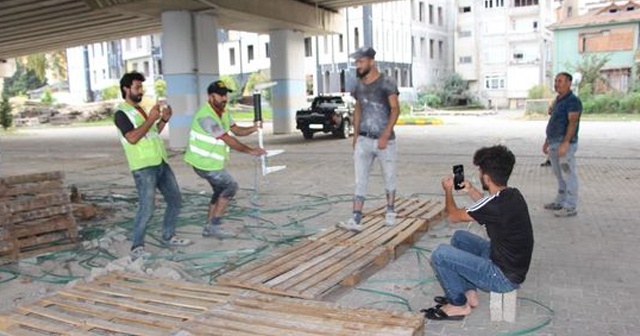 İnşaat işçilerinin defilesi 2 günde 5 milyon izlenmeye ulaştı