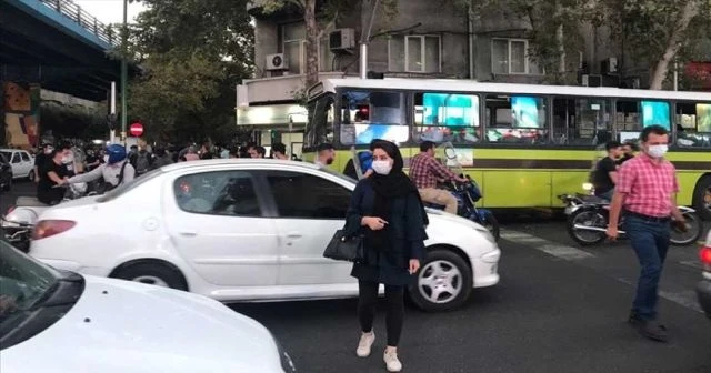 İran'da 3712 ile en yüksek günlük Kovid-19 vakası kaydedildi