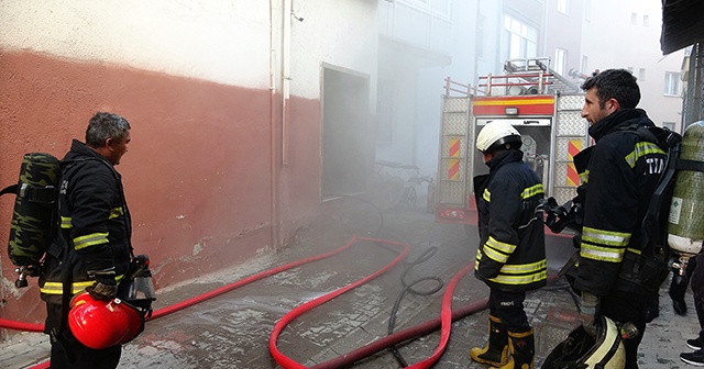 İş yeri deposunda çıkan yangın mahalle sakinlerini korkuttu