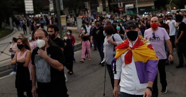 İspanya, Kovid-19 salgınına karşı tüm büyükşehirlere kısıtlamalar getiriyor