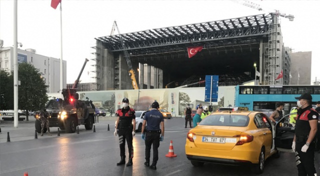 İstanbul&#039;da geniş çaplı huzur operasyonu: Aranan 329 kişi yakalandı