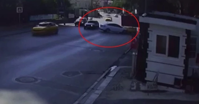 İstanbul’da hatalı dönüş kazası kamerada: 3 yaralı