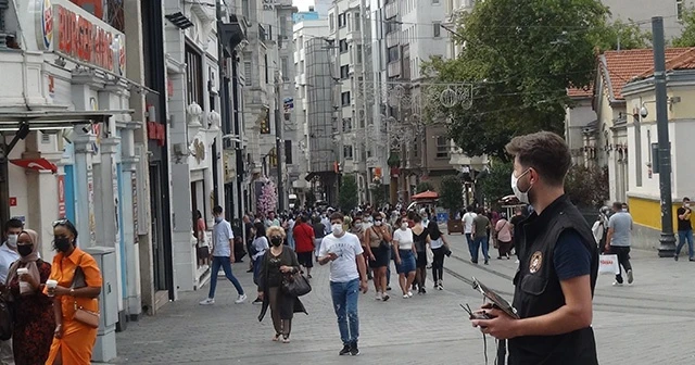 İstiklal Caddesi’nde drone’lu korona virüs uyarısı