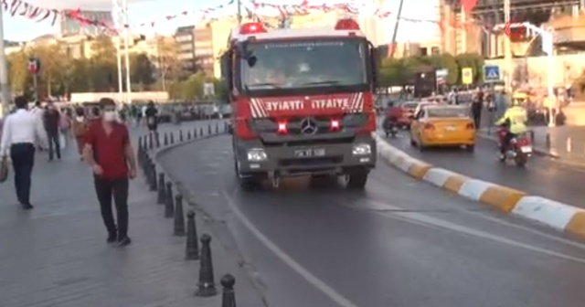 İstiklal Caddesi&#039;nde restoran bacasındaki yangın paniğe neden oldu