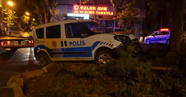 Kahramanmaraş&#039;ta kaza yapan ekip aracındaki 2 polis yaralandı