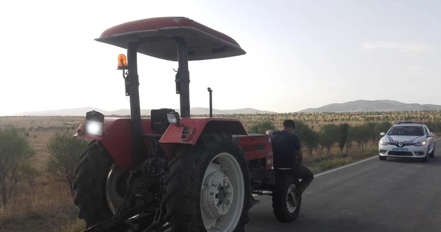 Karantinadan kaçan şahıs traktörle seyahat ederken yakalandı