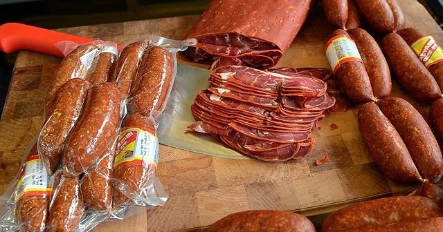 Kayseri'de 8 ayda 286 ton pastırma, 2 bin 260 ton sucuk işlem gördü