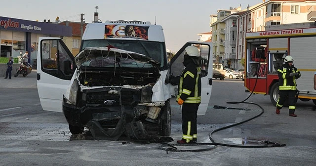 Kaza yapan servis minibüsü alev aldı