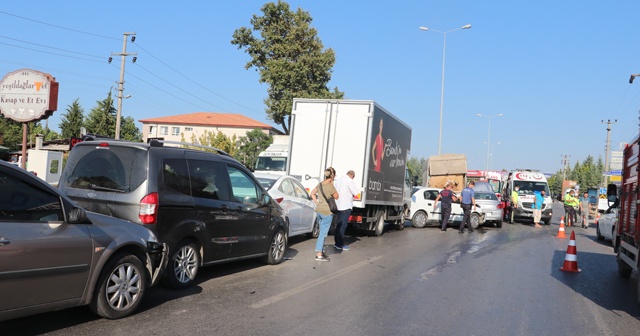 Kocaeli&#039;de 11 araç birbirine girdi