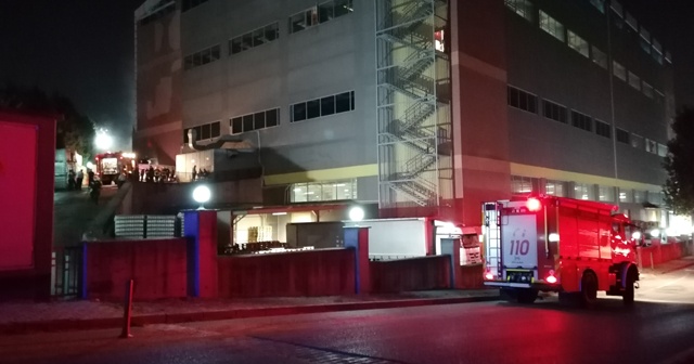 Kocaeli’de korkutan fabrika yangını, 4 kişi dumandan etkilendi