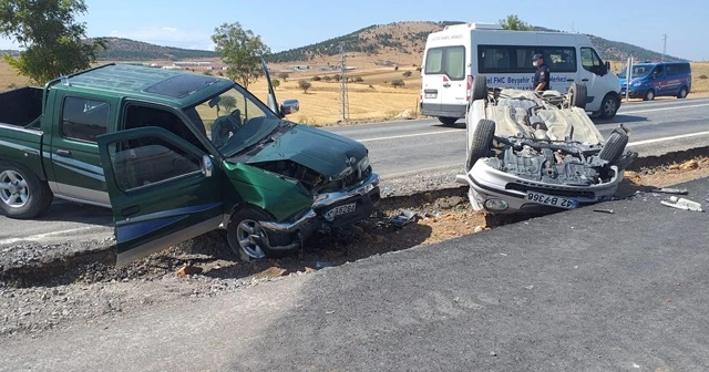 Konya’da kamyonetle otomobil çarpıştı: 3 yaralı