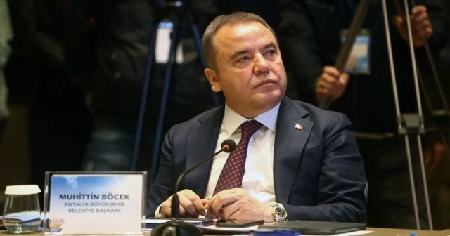 Kovid-19 tedavisi gören Muhittin Böcek'in son kontrol PCR testi negatif çıktı
