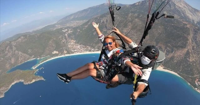Liverpool Belediye Başkanı Anna Rothery Fethiye'de yamaç paraşütü yaptı