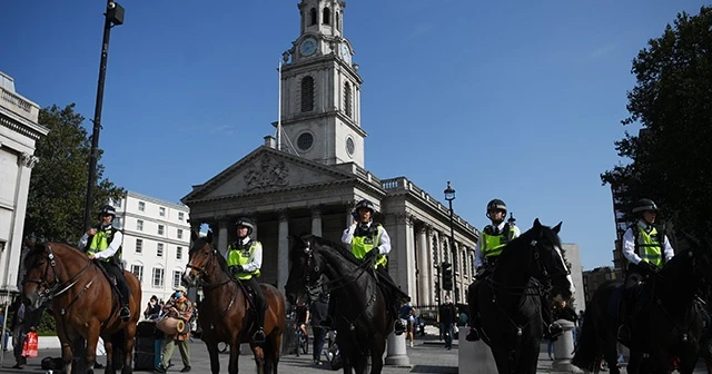 Londra’da karantina karşıtı protesto