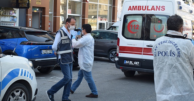 Malatya&#039;da plazada silahlı kavga: 2 yaralı