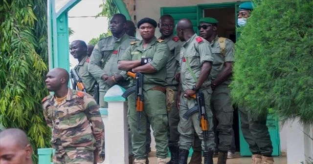 Mali'de askeri cunta, Batı Afrika bloku ile görüşecek